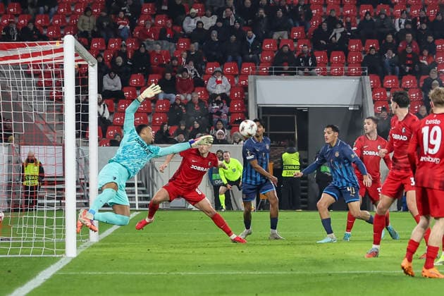 Noah Atubolu (SC Freiburg, 01) mit Parade , Deutschland, Fussball, UEFA Europa League, 7. Spieltag, 2025 2026, SC Freiburg vs. Maccabi Tel Aviv, Europa-Park Stadion, Freiburg im Breisgau, 22.01.2026 Freiburg im Breisgau Europa-Park Stadion Deutschland Copyright: xGrantxHubbsx
