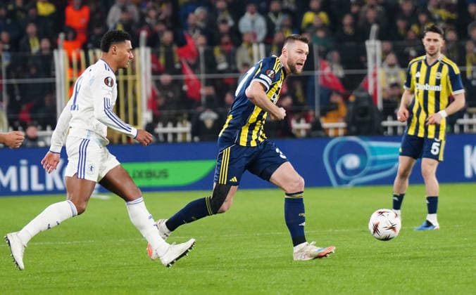 ISTANBUL, TURKEY - JANUARY 22: Milan Skriniar (R) of Fenerbahce and Ollie Watkins of Aston Villa during the UEFA Europa League 2025 26 League Phase MD7 match between Fenerbahce SK and Aston Villa FC at Fenerbahce Sükrü Saracoglu Spor Kompleksi Chobani Stadium on January 22, 2026 in Istanbul, Turkey. Istanbul Turkey Copyright: xSeskimphotox FBahce-AVilla-220126 (43)