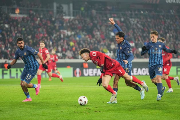 UEFA Europa League: SC Freiburg vs Maccabi Tel Aviv, 11.12.2026 Zweikampf zwischen Itay Ben Hamo (Maccabi Tel Aviv, 41) und Derry Scherhant (SC Freiburg, 7) UEFA Europa League: SC Freiburg vs Maccabi Tel Aviv, Europa-Park-Stadion, 11.12.2026 Copyright: xBEAUTIFULxSPORTS Boscox