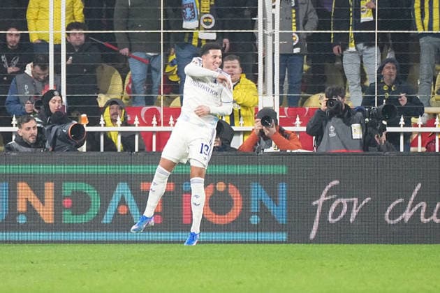 ISTANBUL, TURKEY - JANUARY 22: Jadon Sancho (19) of Aston Villa celebrates after scoring the first goal of his team with teammates during during the UEFA Europa League 2025 26 League Phase MD7 match between Fenerbahce SK and Aston Villa FC at Fenerbahce Sükrü Saracoglu Spor Kompleksi Chobani Stadium on January 22, 2026 in Istanbul, Turkey. Istanbul Turkey Copyright: xSeskimphotox FBahce-AVilla-220126 (64)