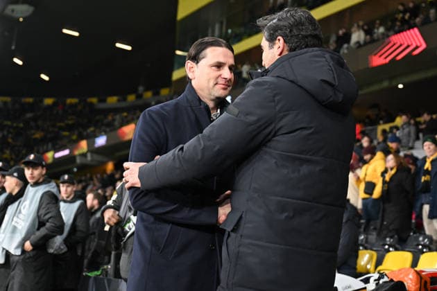 BERN, SWITZERLAND - JANUARY 22: Coach Gerardo Seoane of Young Boys l) talking with Paulo Fonseca of Olympique Lyonnais r) before the macht during the UEFA Europa League 2025 26 League Phase MD7 match between BSC Young Boys and Olympique Lyonnais at Stadion Wankdorf on January 22, 2026 in Bern, Switzerland. Bern Stadion Wankdorf Bern Switzerland Copyright: xJustPictures.ch ManuelxWinterbergerx jp-en-EuSpIm-MWI_6670