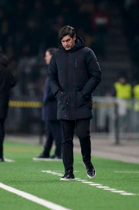 Schweiz: UEFA Europa League 2025 26, BSC Young Boys vs Olympique Lyonnais - Stadion Wankdorf, Bern: head coach Paulo Fonseca (Lyon) schaut enttäuscht Bern Stadion Wankdorf Bern Schweiz Copyright: xKjetilxWaberx