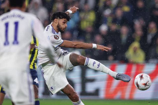 Tyrone Mings of Aston Villa shoots a volley at goal Fenerbache v Aston Villa, UEFA Europa League, Group Stage, Football, Sukru Saracoglu Stadium, Istanbul, Turkiye - 22 Jan 2026Istanbul Sukru Saracoglu Stadium Turkey EDITORIAL USE ONLY No use with unauthorised audio, video, data, fixture lists, club league logos or live services. Online in-match use limited to 120 images, no video emulation. No use in betting, games or single club league player publications.  Copyright: xRaddadxJebarah Shutterstockx 16348379cd