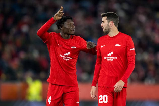 260122 Nana Kwame Boakye and Vetle Dragsnes of Brann during the UEFA Europa League football match between Brann and Midtjylland on January 22, 2026 in Bergen. Photo: Marius Simensen BILDBYRAN COP 238 MM0054 bbeng fotboll football soccer fotball uefa europa league brann midtjylland Copyright: MARIUSxSIMENSEN BB260122ZK033