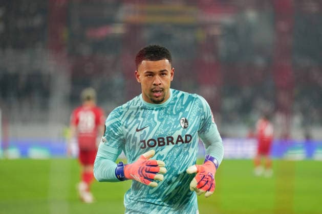 UEFA Europa League: SC Freiburg vs Maccabi Tel Aviv, 11.12.2026 Noah Atubolu (SC Freiburg, 1) nach der Pause auf dem Weg zum Tor UEFA Europa League: SC Freiburg vs Maccabi Tel Aviv, Europa-Park-Stadion, 11.12.2026 Copyright: xBEAUTIFULxSPORTS Boscox
