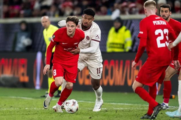 260122 Felix Horn Myhre of Brann and Pedro Bravo of Midtjylland during the UEFA Europa League football match between Brann and Midtjylland on January 22, 2026 in Bergen. Photo: Marius Simensen BILDBYRAN COP 238 MM0054 bbeng fotboll football soccer fotball uefa europa league brann midtjylland Copyright: MARIUSxSIMENSEN BB260122ZP036