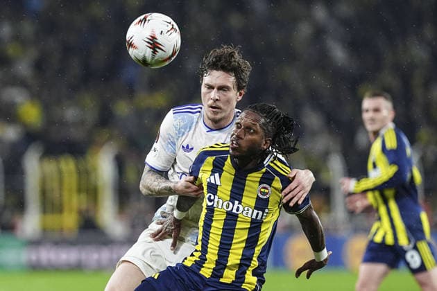 Fenerbahce v Aston Villa - UEFA Europa League ISTANBUL, TURKIYE - JANUARY 22:Fred of Fenerbahce in action against Victor Lindelof (L) of Aston Villa during the UEFA Europa League week 7 football match between Fenerbahce and Aston Villa at Chobani Stadium in Istanbul, Turkiye, on January 22, 2026. Agit Erdi Ulukaya Anadolu Istanbul Turkey. Editorial use only. Please get in touch for any other usage.  Copyright: x2026xAnadoluxAgitxErdixUlukayax