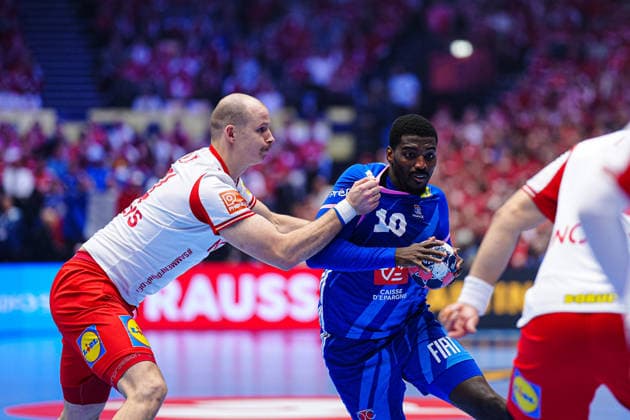Simon Hald (Daenemark, 34), Dika Mem (Frankreich, 10) DEN, Frankreich vs. Daenemark, Handball, EHF Europameisterschaft 2026, Hauptrunde, Spieltag 1, 22.01.2026 DEN, Frankreich vs. Daenemark, Handball, EHF Europameisterschaft 2026, Hauptrunde, Spieltag 1, 22.01.2026 Herning Copyright: xEibner-Pressefoto MarcelxvonxFehrnx EP_MFN