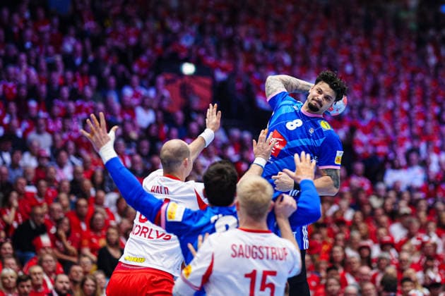Wurf Tor Elohim Prandi (Frankreich, 08) DEN, Frankreich vs. Daenemark, Handball, EHF Europameisterschaft 2026, Hauptrunde, Spieltag 1, 22.01.2026 DEN, Frankreich vs. Daenemark, Handball, EHF Europameisterschaft 2026, Hauptrunde, Spieltag 1, 22.01.2026 Herning Copyright: xEibner-Pressefoto MarcelxvonxFehrnx EP_MFN