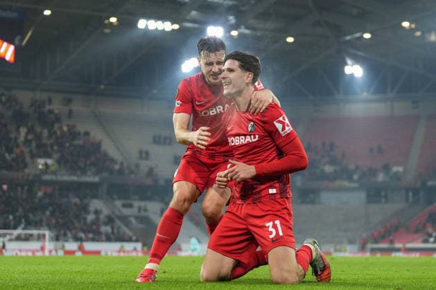 Igor Matanovic (SC Freiburg, 31) Torjubel, Emotionen, Torschuss, Abschluss, Torerfolg, Tor, Treffer, Maximilian Eggestein (SC Freiburg, 08) , Deutschland, Fussball, UEFA Europa League, 7.Spieltag, Ligaphase, 2025 2026, SC Freiburg vs. Maccabi Tel Aviv, 22.01.2026, Europa-Park Stadion, Freiburg, Deutschland Freiburg Europa-Park Stadion Baden-Württemberg Deutschland Copyright: xArnexAmbergx