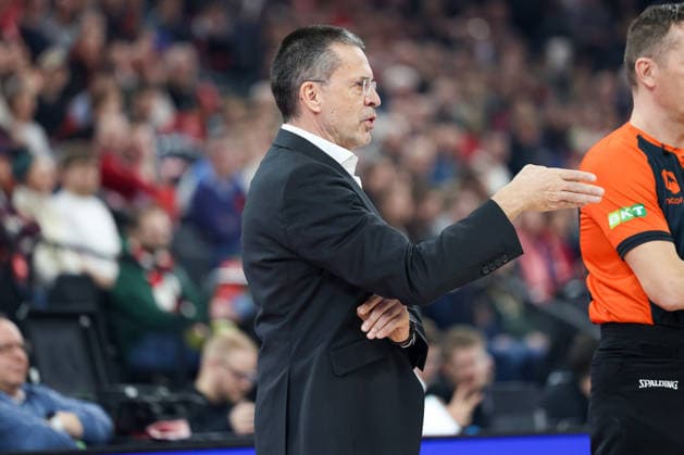 Pedro Martinez (Valencia Basket, Chef-Trainer) gestikuliert, GER, FC Bayern Basketball vs. Valencia Basket, Basketball, Euroleague, 24. Spieltag, Saison 2025 2026, 22.01.2026, GER, FC Bayern Basketball vs. Valencia Basket, Basketball, Euroleague, 24. Spieltag, Saison 2025 2026, 22.01.2026 Muenchen Copyright: xEibner-Pressefoto JennixMaulx EP_JML