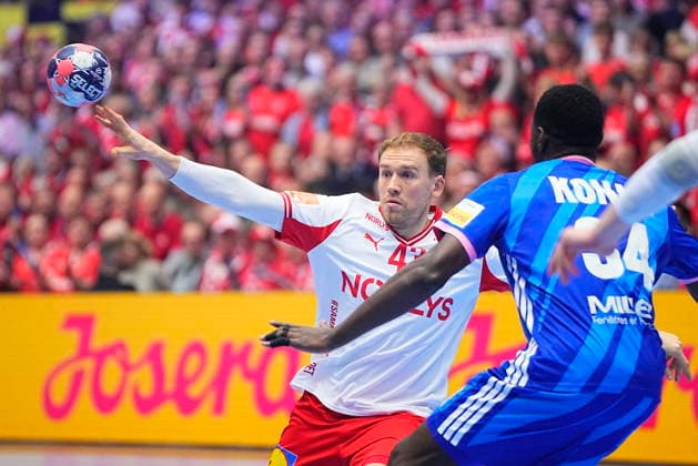 Men s European Handball Championship: Denmark - France Denmark s Simon Pytlick in front of France s Karl Konan during the EHF Euro 2026 Main Round Men s European Handball Championship match between Denmark and France at Jyske Bank Boxen in Herning, Thursday, January 22, 2026. (Photo: Bo Amstrup Scanpix 2026) , Herning Denmark Copyright: BoxAmstrupx spdk20260122-203201-L
