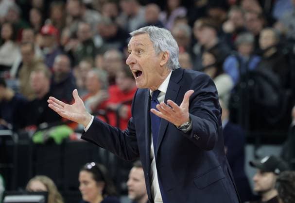 Fassungslos . . . FCBB - Trainer Svetislav PESIC. Basketball: Bayern - Valencia. Euroleague, FC Bayern Basketball - Valencia Basket, Runde 24, Saison 2025-2026, am 22.01.2026 in Muenchen, S A P G A R D E N, Deutschland. Quelle Copyright Credit : Oryk HAIST