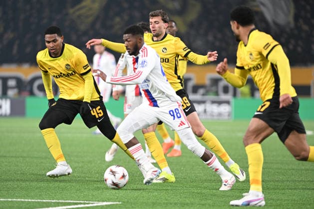 BERN, SWITZERLAND - JANUARY 22: Ainsley Maitland-Niles Olympique Lyonnais r) against Rayan Raveloson of Young Boys l) and Darian Males of Young Boys m) during the UEFA Europa League 2025 26 League Phase MD7 match between BSC Young Boys and Olympique Lyonnais at Stadion Wankdorf on January 22, 2026 in Bern, Switzerland. Bern Stadion Wankdorf Bern Switzerland Copyright: xJustPictures.ch ManuelxWinterbergerx jp-en-EuSpIm-MWI_6800