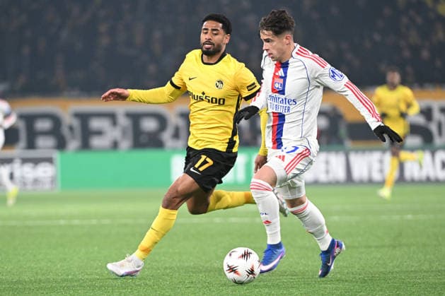 BERN, SWITZERLAND - JANUARY 22: Saidy Janko of Young Boys l) against Afonso Moreira of Olympique Lyonnais r) during the UEFA Europa League 2025 26 League Phase MD7 match between BSC Young Boys and Olympique Lyonnais at Stadion Wankdorf on January 22, 2026 in Bern, Switzerland. Bern Stadion Wankdorf Bern Switzerland Copyright: xJustPictures.ch ManuelxWinterbergerx jp-en-EuSpIm-MWI_6805