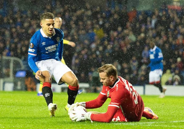 22.01.2026 Rangers v Ludogorets: Max Aarons pressures Hendrik Bonmann  Copyright: xWilliexVassx NINTCHDBPICT001053356441