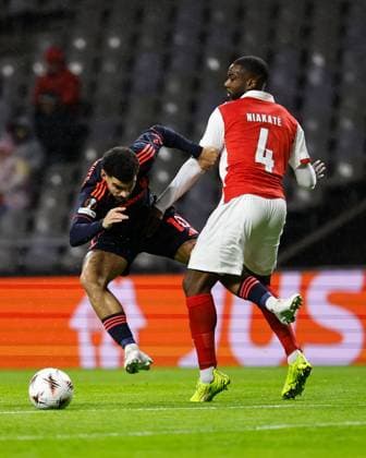 Morgan Gibbs-White of Nottingham Forest and Sikou Niakate of Sporting Braga Braga v Nottingham Forest, UEFA Europa League, Group Stage, Football, Braga Municipal Stadium, Braga, Portugal - 22 Jan 2026Braga Braga Municipal Stadium Portugal EDITORIAL USE ONLY No use with unauthorised audio, video, data, fixture lists, club league logos or live services. Online in-match use limited to 120 images, no video emulation. No use in betting, games or single club league player publications.  Copyright: xRubenxAlbarran Shutterstockx 16348423c