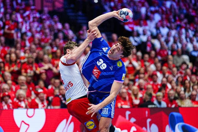 Magnus Landin (Daenemark, 04), Thibaud Briet (Frankreich, 39) DEN, Frankreich vs. Daenemark, Handball, EHF Europameisterschaft 2026, Hauptrunde, Spieltag 1, 22.01.2026 DEN, Frankreich vs. Daenemark, Handball, EHF Europameisterschaft 2026, Hauptrunde, Spieltag 1, 22.01.2026 Herning Copyright: xEibner-Pressefoto MarcelxvonxFehrnx EP_MFN