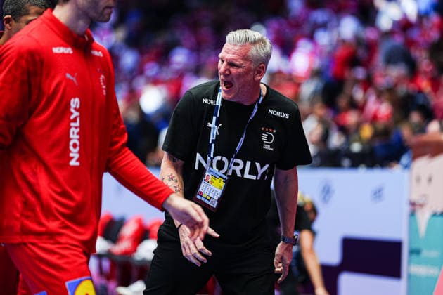 Nikolaj Jacobsen (Daenemark, Trainer) wuetend DEN, Frankreich vs. Daenemark, Handball, EHF Europameisterschaft 2026, Hauptrunde, Spieltag 1, 22.01.2026 DEN, Frankreich vs. Daenemark, Handball, EHF Europameisterschaft 2026, Hauptrunde, Spieltag 1, 22.01.2026 Herning Copyright: xEibner-Pressefoto MarcelxvonxFehrnx EP_MFN