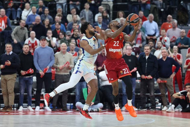 Isiaha Mike (FC Bayern Basketball, 22) mit Braxton Key (Valencia Basket, 07), GER, FC Bayern Basketball vs. Valencia Basket, Basketball, Euroleague, 24. Spieltag, Saison 2025 2026, 22.01.2026, GER, FC Bayern Basketball vs. Valencia Basket, Basketball, Euroleague, 24. Spieltag, Saison 2025 2026, 22.01.2026 Muenchen Copyright: xEibner-Pressefoto JennixMaulx EP_JML