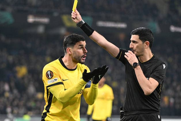 BERN, SWITZERLAND - JANUARY 22: Loris Benito of Young Boys l) talking with the Referee Aliyar Aghayev during the UEFA Europa League 2025 26 League Phase MD7 match between BSC Young Boys and Olympique Lyonnais at Stadion Wankdorf on January 22, 2026 in Bern, Switzerland. Bern Stadion Wankdorf Bern Switzerland Copyright: xJustPictures.ch ManuelxWinterbergerx jp-en-EuSpIm-MWI_6841