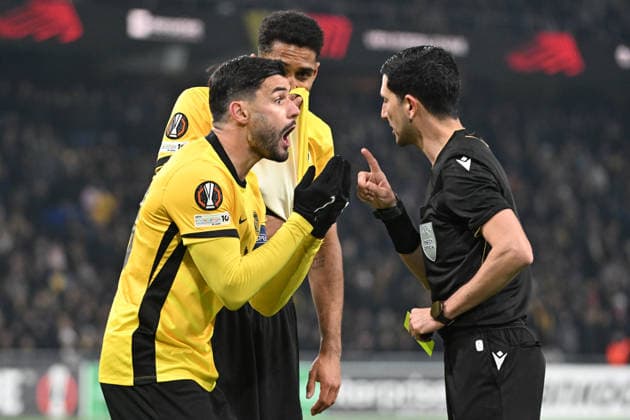 BERN, SWITZERLAND - JANUARY 22: Loris Benito of Young Boys l) talking with the Referee Aliyar Aghayev during the UEFA Europa League 2025 26 League Phase MD7 match between BSC Young Boys and Olympique Lyonnais at Stadion Wankdorf on January 22, 2026 in Bern, Switzerland. Bern Stadion Wankdorf Bern Switzerland Copyright: xJustPictures.ch ManuelxWinterbergerx jp-en-EuSpIm-MWI_6847