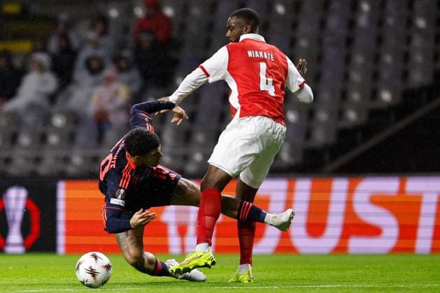 Morgan Gibbs-White of Nottingham Forest and Sikou Niakate of Sporting Braga Braga v Nottingham Forest, UEFA Europa League, Group Stage, Football, Braga Municipal Stadium, Braga, Portugal - 22 Jan 2026Braga Braga Municipal Stadium Portugal EDITORIAL USE ONLY No use with unauthorised audio, video, data, fixture lists, club league logos or live services. Online in-match use limited to 120 images, no video emulation. No use in betting, games or single club league player publications.  Copyright: xRubenxAlbarran Shutterstockx 16348423k
