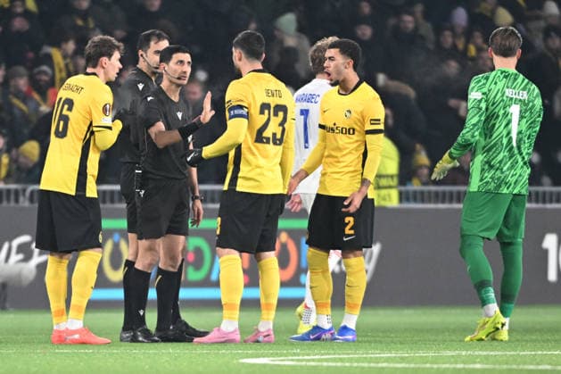 BERN, SWITZERLAND - JANUARY 22: Loris Benito of Young Boys m), Christian Fassnacht of Young Boys l) and Ryan Andrews of Young Boys r) talking with the Referee Aliyar Aghayev after the game during the UEFA Europa League 2025 26 League Phase MD7 match between BSC Young Boys and Olympique Lyonnais at Stadion Wankdorf on January 22, 2026 in Bern, Switzerland. Bern Stadion Wankdorf Bern Switzerland Copyright: xJustPictures.ch ManuelxWinterbergerx jp-en-EuSpIm-MWI_6864