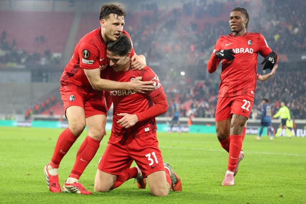22.01.2026, xrekx, Fussball UEFA Europa League, SC Freiburg - Maccabi Tel Aviv v.l. Torjubel nach dem Tor zum celebrating the goal celebrate 1:0 durch Igor Matanovic (SC Freiburg) mit Maximilian Eggestein (SC Freiburg) Cyriaque IriÃ (SC Freiburg) (DFL DFB REGULATIONS PROHIBIT ANY USE OF PHOTOGRAPHS as IMAGE SEQUENCES and or QUASI-VIDEO) Freiburg