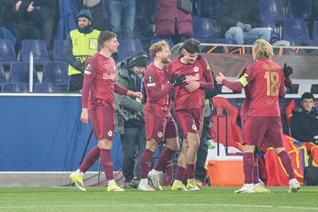 Salzburg, Österreich 22. Januar 2026: Europa League - 2025 2026 - RB Salzburg vs. FC Basel Im Bild: Kerim Alajbegovic (RB 2. v. re.) macht das Tor zum 2:0 und jubelt mit seinen Mitspielern Red Bull Arena