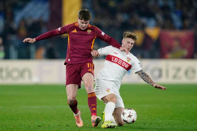 Evan Ferguson (AS Roma) and Finn Jeltsch (VfB Stuttgart) battle for the ball, UEFA Europa League 2025 26 League Phase MD7, AS Roma v VfB Stuttgart, Olimpico Stadium, January 22, 2026, Rome, Italy.