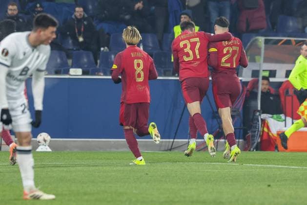 Jubel bei Sota Kitano 8 (FC Red Bull Salzburg), Tim Trummer 37 (FC Red Bull Salzburg) und Torschuetzen Kerim Alajbegovic 27 (FC Red Bull Salzburg) nach dem 2:0, FC Salzburg vs. FC Basel 1893, Fussball, Maenner, UEFA Europa League, Saison 2025 2026, Ligaphase, 7. Spieltag, 22.01.2026 Wals-Siezenheim Salzburg Oesterreich