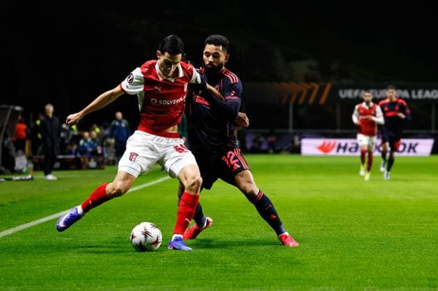 Diego Rodrigues of Sporting Braga and Douglas Luiz of Nottingham Forest Braga v Nottingham Forest, UEFA Europa League, Group Stage, Football, Braga Municipal Stadium, Braga, Portugal - 22 Jan 2026Braga Braga Municipal Stadium Portugal EDITORIAL USE ONLY No use with unauthorised audio, video, data, fixture lists, club league logos or live services. Online in-match use limited to 120 images, no video emulation. No use in betting, games or single club league player publications.  Copyright: xRubenxAlbarran Shutterstockx 16348423t