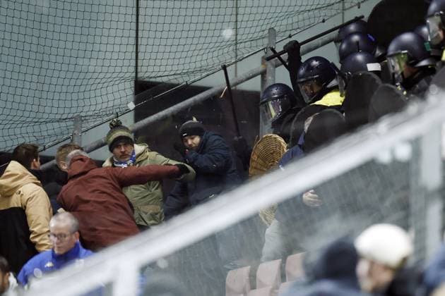 UTRECHT - The Mobile Unit clears the away section of Genk supporters before the UEFA Europa League match between FC Utrecht and KRC Genk at the Galgenwaard Stadium on January 22, 2026, in Utrecht, Netherlands. ROBIN VAN LONKHUIJSEN ANP UEFA Europa League 2025 26 League Phase MD7 2025-2026 xVIxANPxSportx xxANPxIVx 548266777 originalFilename: 548266777.jpg