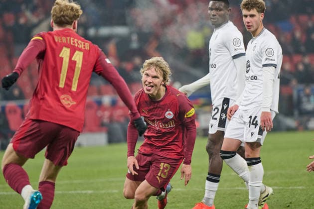 Salzburg, Österreich 22. Januar 2026: Europa League - 2025 2026 - RB Salzburg vs. FC Basel Im Bild: Frans Krätzig Kraetzig (RB) macht das Tor zum 3:0 und jubelt mit Yorbe Vertessen (RB) Red Bull Arena