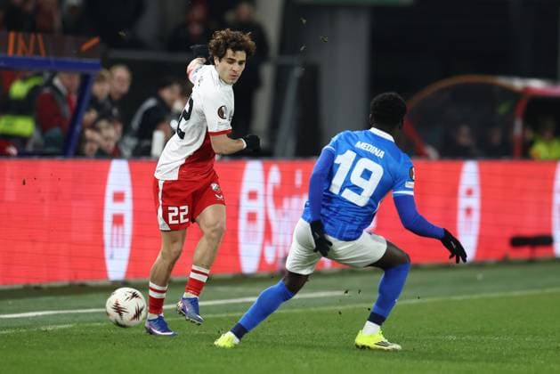 UTRECHT , 22-01-2026 , stadium Galgenwaard , season 2025 2026 , UEFA Europa League football , League phase matchday 7 , match between FC Utrecht and KRC Genk , Pictures shows , FC Utrecht player Miguel Rodriguez, Genk player Yaimar Medina Utrecht - Genk  x201002362x Copyright: