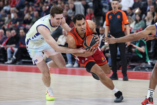 Nathan Reuvers (Valencia Basket, 03) mit Oscar da Silva (FC Bayern Basketball, 01), GER, FC Bayern Basketball vs. Valencia Basket, Basketball, Euroleague, 24. Spieltag, Saison 2025 2026, 22.01.2026, GER, FC Bayern Basketball vs. Valencia Basket, Basketball, Euroleague, 24. Spieltag, Saison 2025 2026, 22.01.2026 Muenchen Copyright: xEibner-Pressefoto JennixMaulx EP_JML