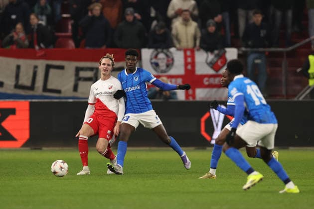 Matisse Didden of FC Utrecht with Aaron Bibout of KRC Genk during the match FC Utrecht vs KRC Genk at the De Galgenwaard for the UEFA Europa League season 2025-2026 in UTRECHT, Netherlands on 22 january 2026, (photo by Peter Lous EYE4images DeFodi Images) -