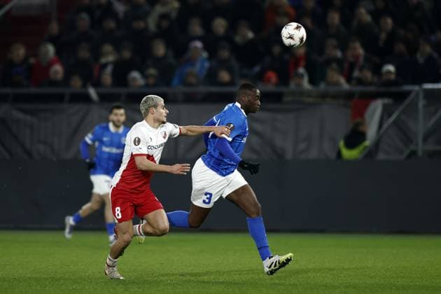 UTRECHT - (l-r) Can Bozdogan of FC Utrecht, Mujaid Sadick of KRC Genk during the UEFA Europa League match between FC Utrecht and KRC Genk at the Galgenwaard Stadium on January 22, 2026, in Utrecht, Netherlands. ROBIN VAN LONKHUIJSEN ANP UEFA Europa League 2025 26 League Phase MD7 2025-2026 xVIxANPxSportx xxANPxIVx 548269194 originalFilename: 548269194.jpg