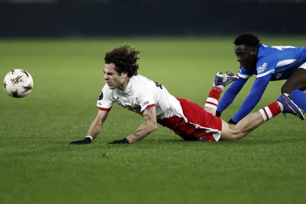 UTRECHT - (l-r) Miguel Rodriguez of FC Utrecht, Yaimar Medina of KRC Genk during the UEFA Europa League match between FC Utrecht and KRC Genk at the Galgenwaard Stadium on January 22, 2026, in Utrecht, Netherlands. ROBIN VAN LONKHUIJSEN ANP UEFA Europa League 2025 26 League Phase MD7 2025-2026 xVIxANPxSportx xxANPxIVx 548270565 originalFilename: 548270565.jpg