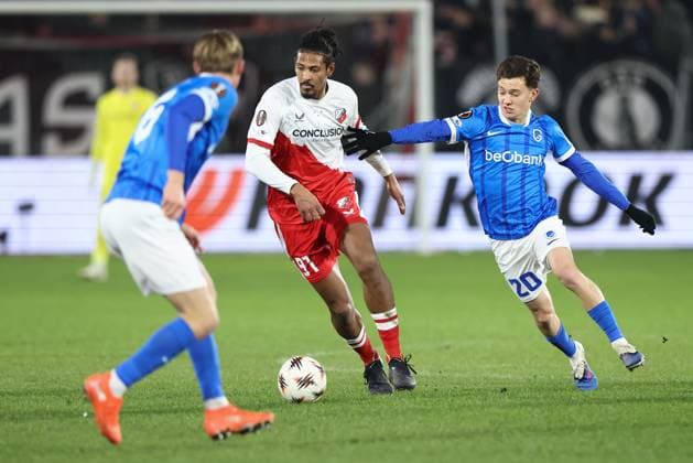 UTRECHT , 22-01-2026 , stadium Galgenwaard , season 2025 2026 , UEFA Europa League football , League phase matchday 7 , match between FC Utrecht and KRC Genk , Pictures shows , FC Utrecht player Sebastian Haller, Genk player Konstantinos Karetsas Utrecht - Genk  x201002830x Copyright:
