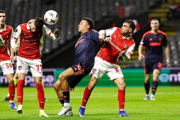 Dan Ndoye of Nottingham Forest and Gabri Martinez of Sporting Braga Braga v Nottingham Forest, UEFA Europa League, Group Stage, Football, Braga Municipal Stadium, Braga, Portugal - 22 Jan 2026Braga Braga Municipal Stadium Portugal EDITORIAL USE ONLY No use with unauthorised audio, video, data, fixture lists, club league logos or live services. Online in-match use limited to 120 images, no video emulation. No use in betting, games or single club league player publications.  Copyright: xRubenxAlbarran Shutterstockx 16348423an