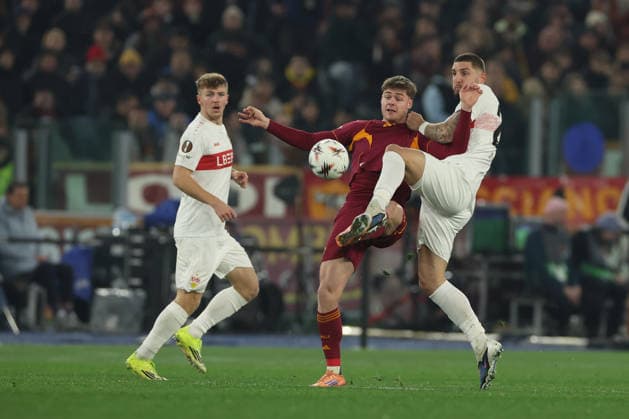 AS Roma v VfB Stuttgart - UEFA Europa League 2025 26 League Phase MD7 Evan Ferguson of Roma and Jeff Chabot of Stuttgart participate in the UEFA Europa League 2025 26 League Phase MD7 match between AS Roma and VfB Stuttgart at Stadio Olimpico in Rome, Italy, on January 22, 2026. Rome Lazio Italy  Copyright: xCiroxDexLucax originalFilename:deluca-asromavv260122_npdYo.jpg