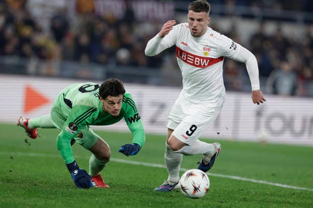 UEFA Europa League phase match day 7 AS Roma vs VfB Stuttgart Stuttgart s Bosnian forward Ermedin Demirovic challenges for the ball with Roma™s Belgian goalkeeper Mile Svilar during UEFA Europa League phase match day 7 between AS Roma vs VfB Stuttgart at Olimpico stadium on November 22, 2026 in Rome, Italy. _BPH1428 Copyright: xAntonioxBalascox