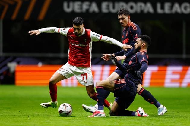 Gabri Martinez of Sporting Braga and Douglas Luiz of Nottingham Forest Braga v Nottingham Forest, UEFA Europa League, Group Stage, Football, Braga Municipal Stadium, Braga, Portugal - 22 Jan 2026Braga Braga Municipal Stadium Portugal EDITORIAL USE ONLY No use with unauthorised audio, video, data, fixture lists, club league logos or live services. Online in-match use limited to 120 images, no video emulation. No use in betting, games or single club league player publications.  Copyright: xRubenxAlbarran Shutterstockx 16348423av