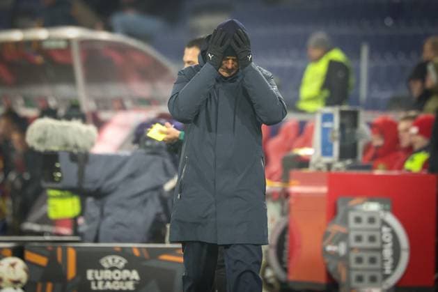 Cheftrainer Thomas Letsch (FC Red Bull Salzburg) schlaegt die Haende ueber dem Kopf zusammen, Gestik, FC Salzburg vs. FC Basel 1893, Fussball, Maenner, UEFA Europa League, Saison 2025 2026, Ligaphase, 7. Spieltag, 22.01.2026 Wals-Siezenheim Salzburg Oesterreich