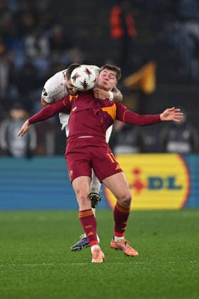 AS Roma v VfB Stuttgart - UEFA Europa League 2025 26 League Phase MD7 Jeff Chabot of VfB Stuttgart 1893 and Evan Ferguson of A.S. Roma are in action during the UEFA Europa League phase day 7 football match between A.S. Roma and VfB Stuttgart 1893 at the Olympic Stadium in Rome, Italy, on January 22, 2026. Rome Italy Italy  Copyright: xDomenicoxCippitellix originalFilename:cippitelli-asromavv260122_npCqb.jpg