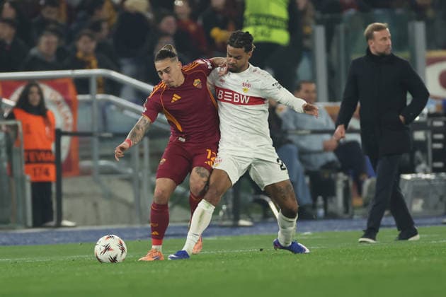 AS Roma v VfB Stuttgart - UEFA Europa League 2025 26 League Phase MD7 Kostantinos Tsimikas of Roma and Lorenz Assignon of Stuttgart play during the UEFA Europa League 2025 26 League Phase MD7 match between AS Roma and VfB Stuttgart at Stadio Olimpico in Rome, Italy, on January 22, 2026. Rome Lazio Italy  Copyright: xCiroxDexLucax originalFilename:deluca-asromavv260122_npT5Y.jpg