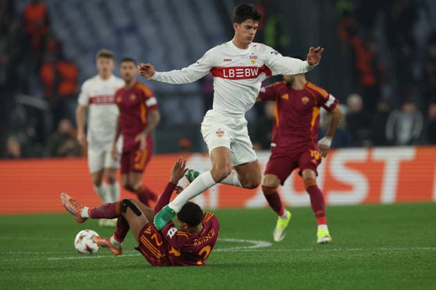 AS Roma v VfB Stuttgart - UEFA Europa League 2025 26 League Phase MD7 Chema Andres of Stuttgart and Roma s Devyne Rensch participate in the UEFA Europa League 2025 26 League Phase MD7 match between AS Roma and VfB Stuttgart at Stadio Olimpico in Rome, Italy, on January 22, 2026 Rome Lazio Italy  Copyright: xCiroxDexLucax originalFilename:deluca-asromavv260122_npNvr.jpg