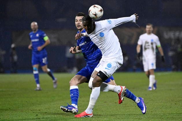 Croatia, Zagreb, 220126. Maksimir Stadium. Football match of the 7th round of the UEFA Europa League, Dinamo - FCSB. In the photo: Ngezana, Arber Hoxha. Photo: Damir Krajac CROPIX Zagreb Croatia Copyright: xxDamirxKrajacx dinamo_fcsb86-220126